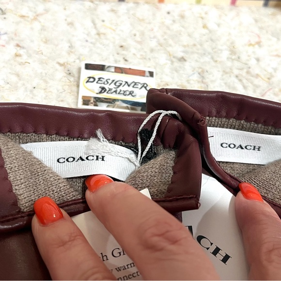 COACH Sculptured Sheep Leather Tech Gloves NWT Wine 76014 Size 6.5 - Picture 5 of 8